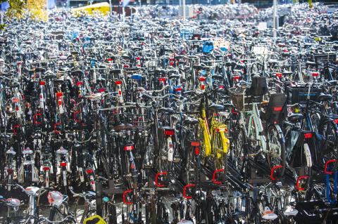 Cyklocesta „Cremerstraat“ spája centrum mesta Utrecht (Holandsko) s jeho predmestiami vďaka recyklovanému asfaltu