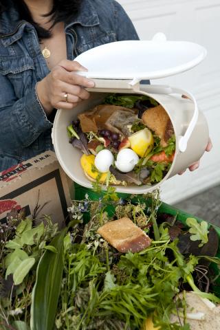 Zvýšenie miery recyklácie organického odpadu v Miláne vďaka podomovému zberu odpadu